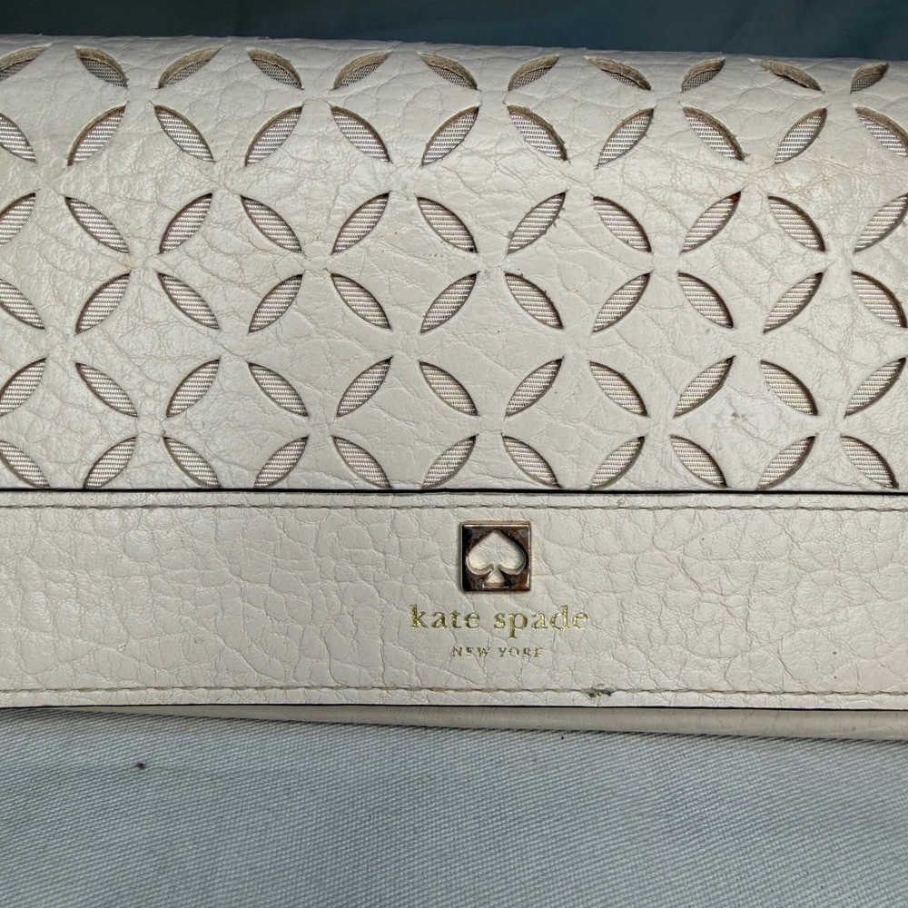 Kate Spade New York Cream Pebbled Leather Laser Cut Petal Continental Wallet - Picture 2 of 7